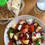 Lunch salade met quinoa, appel en geitenkaas