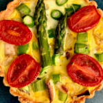 Zomer quiche met asperges en tomaat